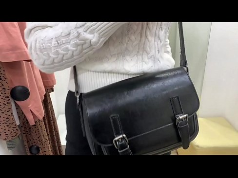 ❤️ Јавна мастурбација младе кучке ФералБерри са дилдом у соби за мерење Хард порно на sr.8kpornvids.ru ❌